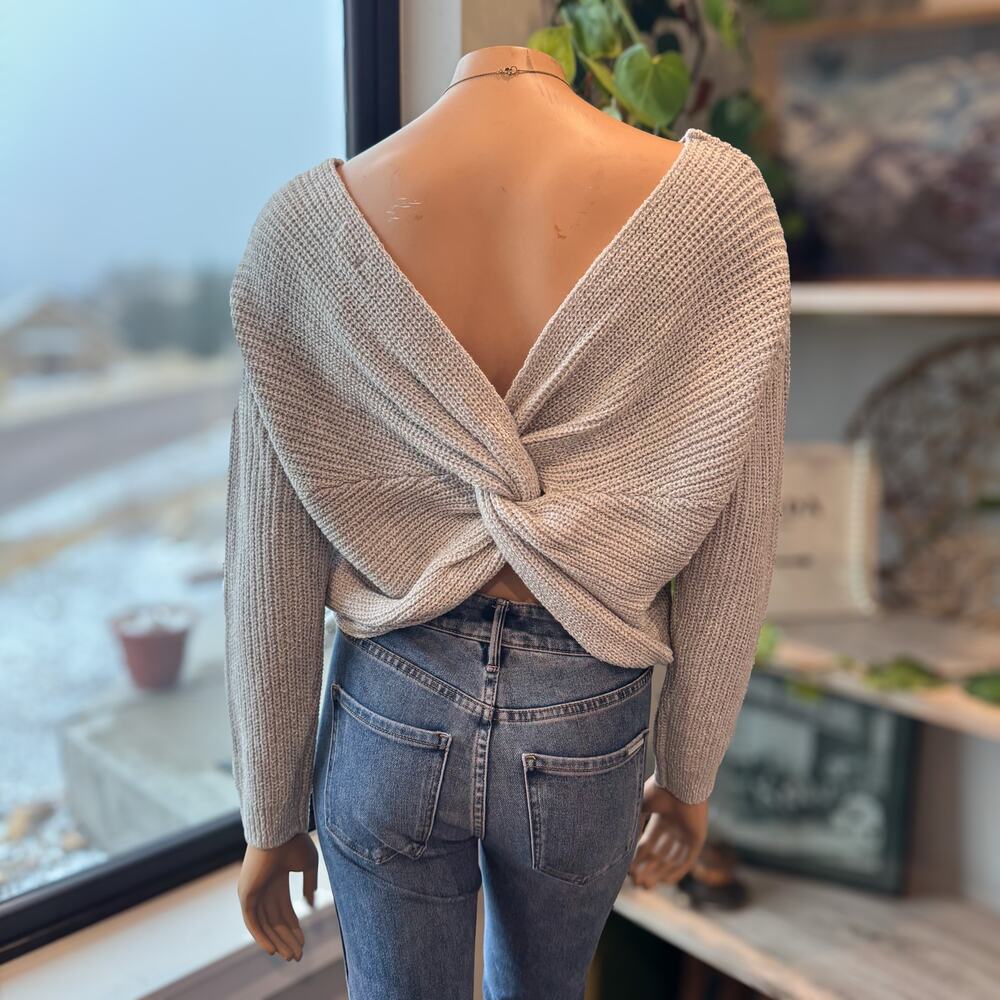 NWT Francesca's Gray twist Back Reversible V-Neck Knit Pullover Sweater - Small